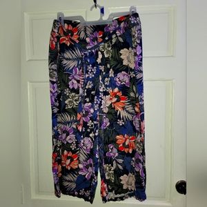 A.n.a., women's size 20W, floral, Chino capri pant